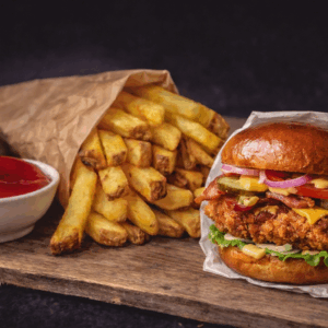Friet & Crispy Spicy Chickenburger